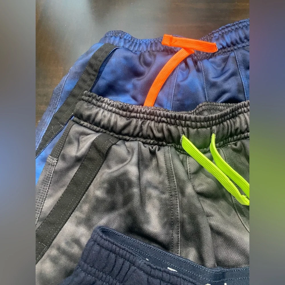 3-Piece Bundle Boy Shorts Size M(8)
Brand New with Tag
2 Russell size M(8) - Picture 5 of 10